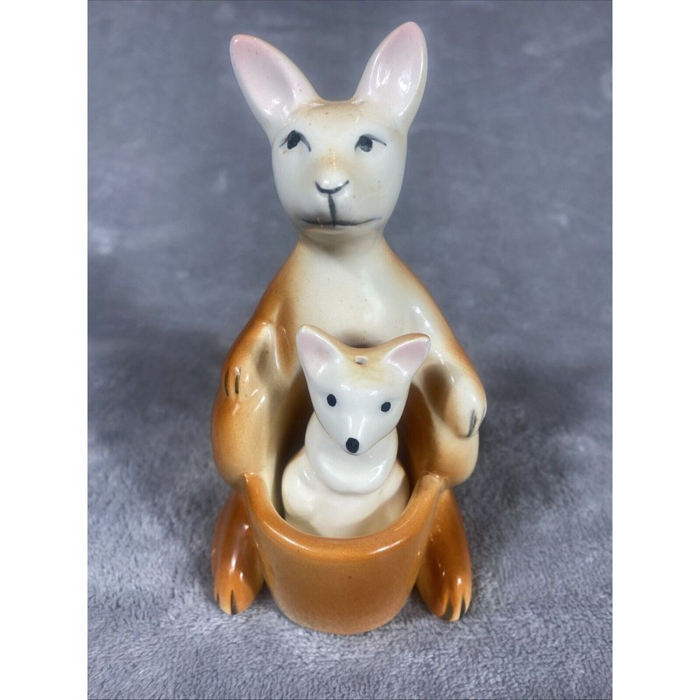 Vintage Ceramic Mom Kangaroo & Baby Joey Salt Pepper Shaker Set Nesting Taiwan - Picture 1 of 9